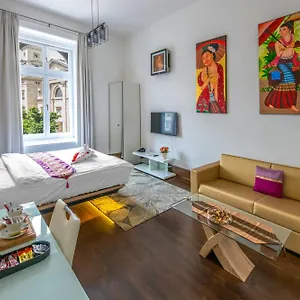 Andrassy Thai 3* Βουδαπέστη